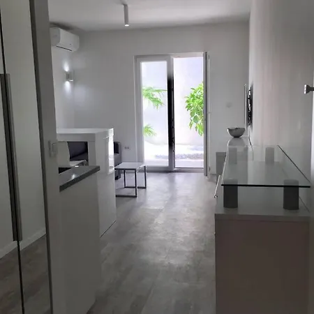 White Studio Opatija Апартаменти *